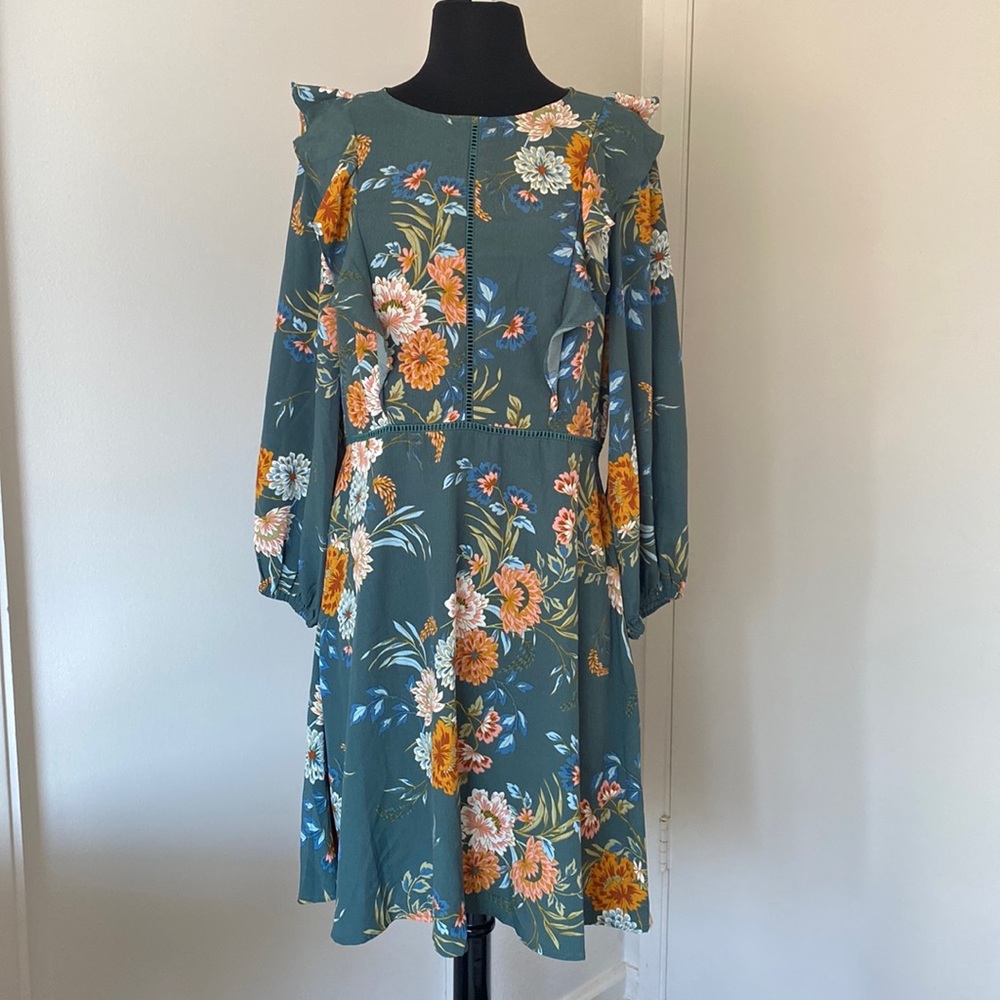 Flower along Sleeve Dress